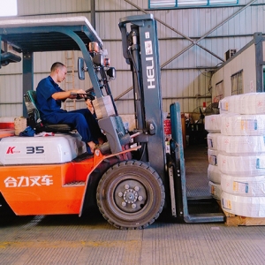 在強(qiáng)臺(tái)風(fēng)“山竹”的到來(lái)，縱覽線纜集團(tuán)支援南方電網(wǎng)抗風(fēng)救災(zāi)提供物資 ... ...