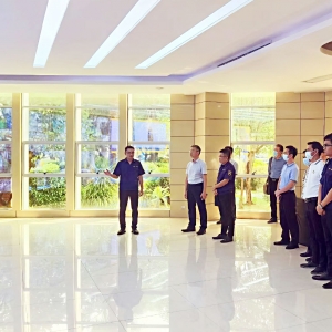 南寧市政府副秘書長(zhǎng)羅景文率考察團(tuán)到我司調(diào)研