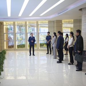 廣西貿(mào)促會(huì)黨組書記、會(huì)長(zhǎng)楊雁雁率調(diào)研組一行到我司考察指導(dǎo)